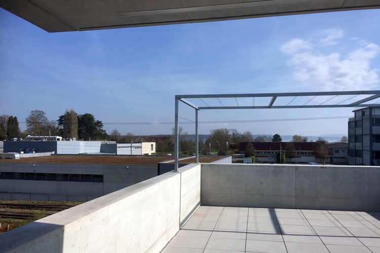 Auf der Dachterrasse des Neubaus der STUTZ AG in Kreuzlingen hat man Seesicht<br>